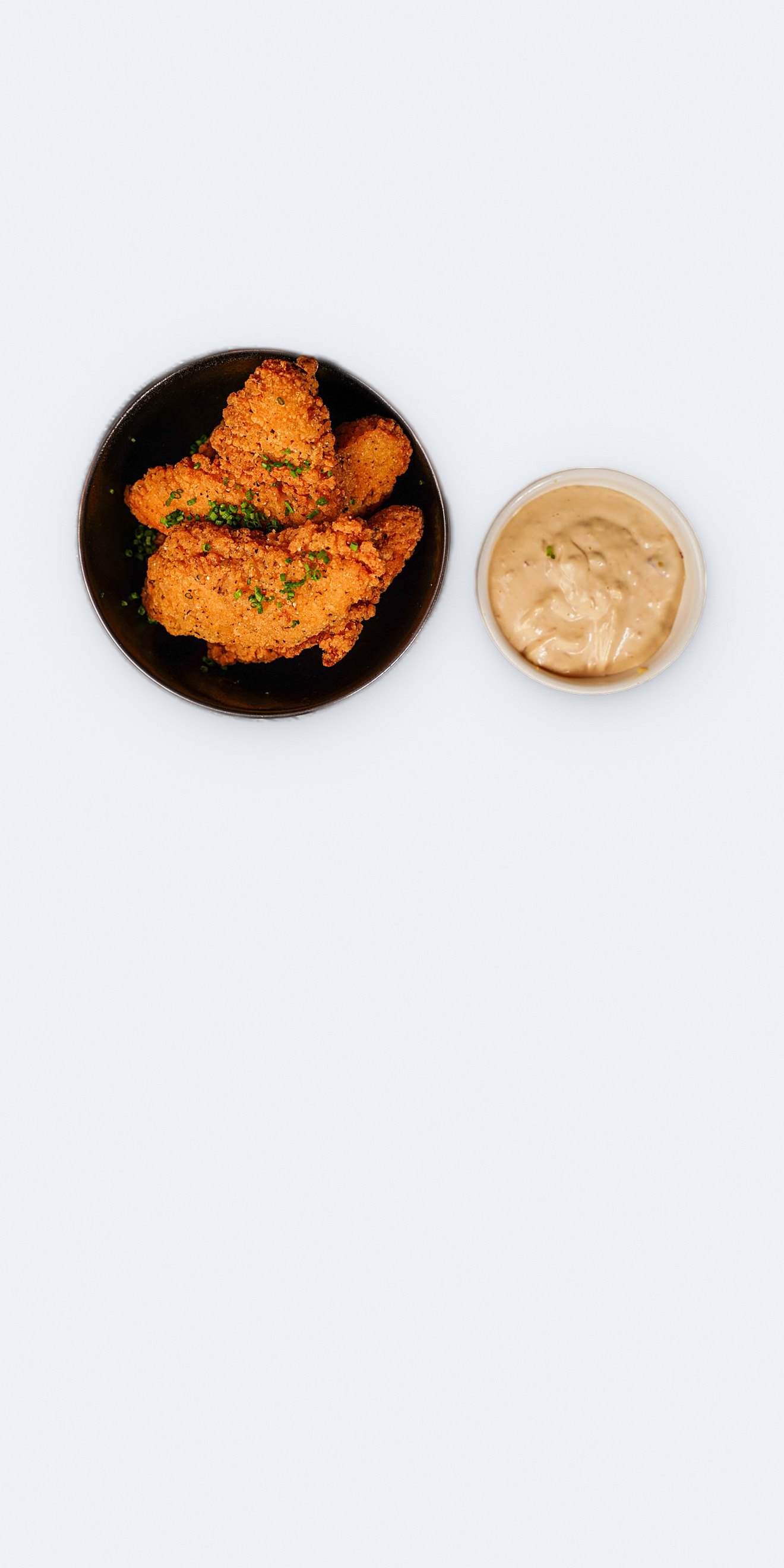 Traškūs vištienos kepsneliai su pikantišku aioli